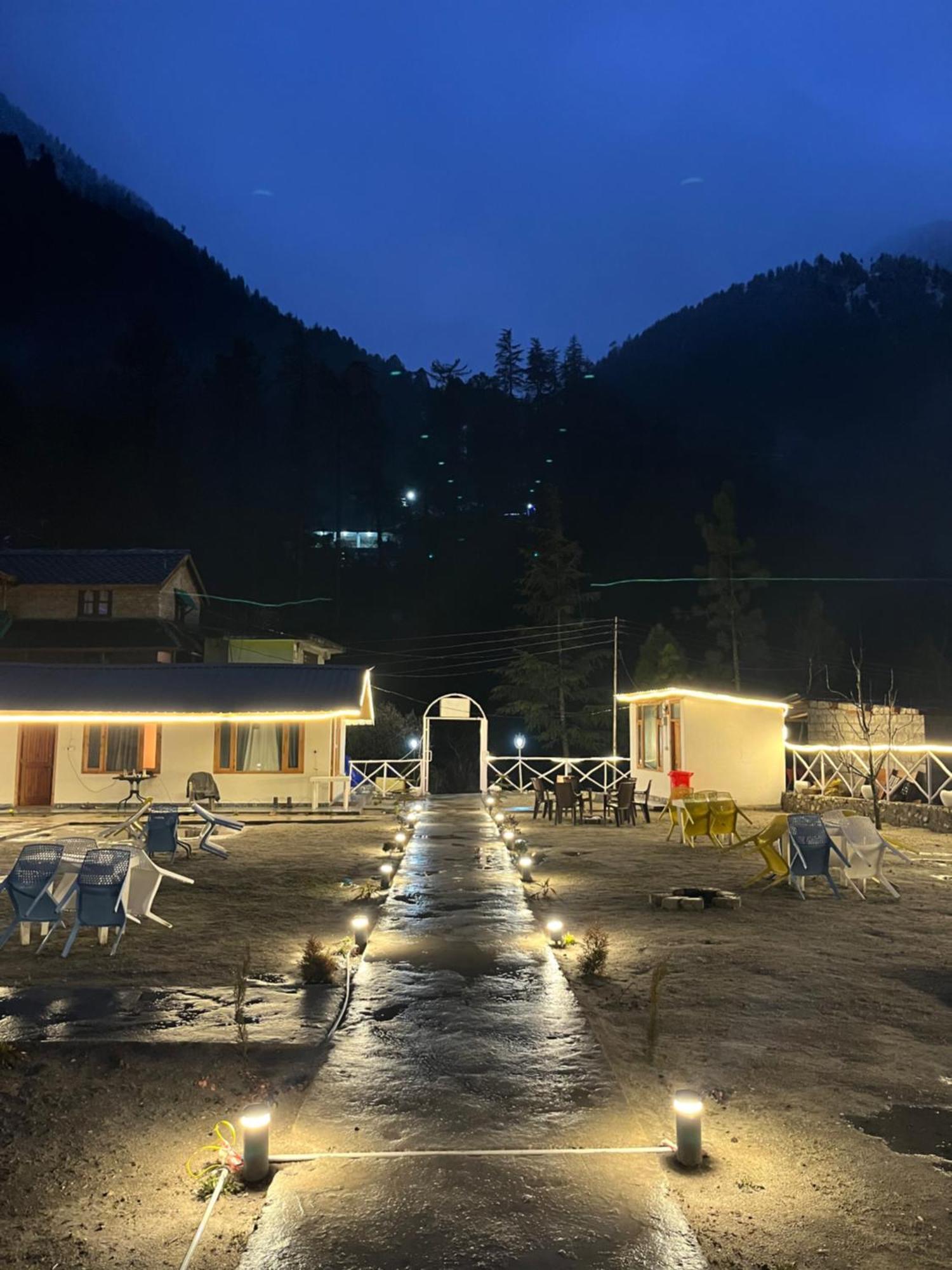 Hotel Adinova Kasol Esterno foto