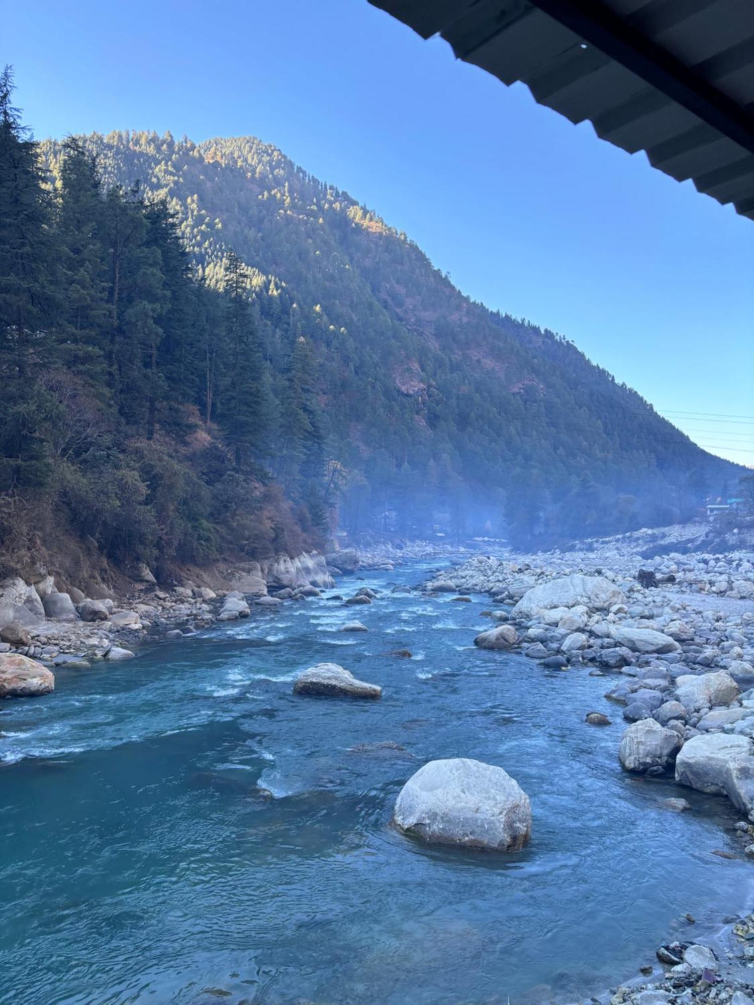 Hotel Adinova Kasol Esterno foto